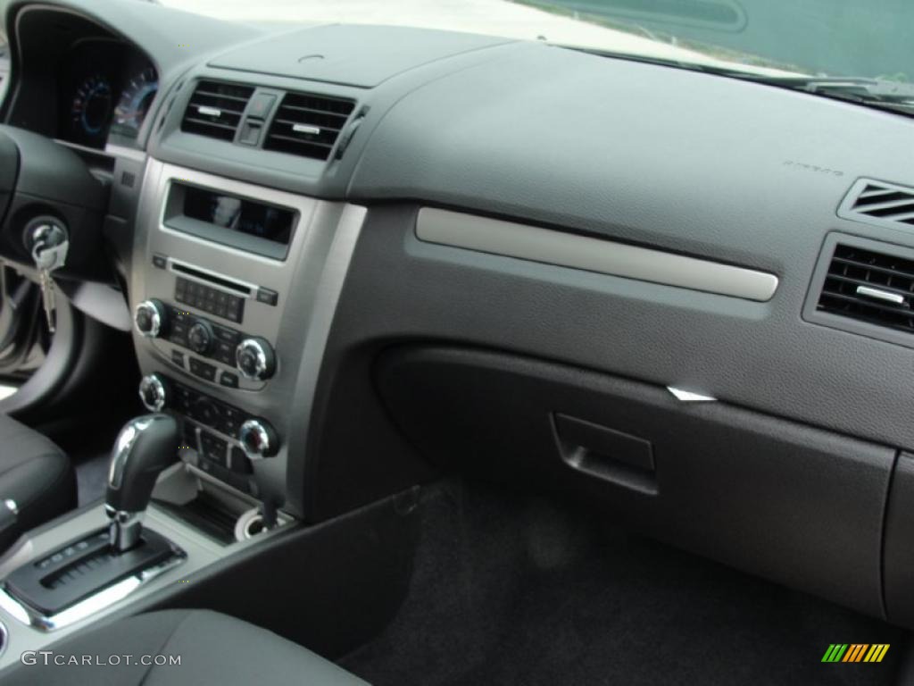 2011 Fusion SE - Sterling Grey Metallic / Charcoal Black photo #19