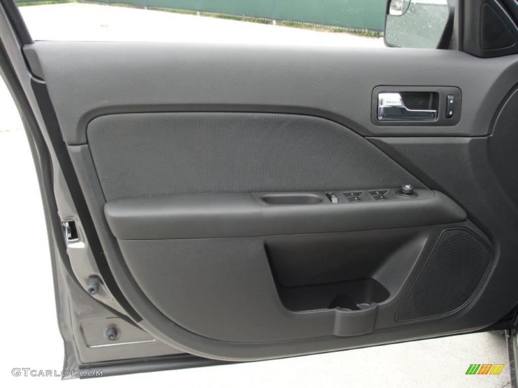 2011 Fusion SE - Sterling Grey Metallic / Charcoal Black photo #22