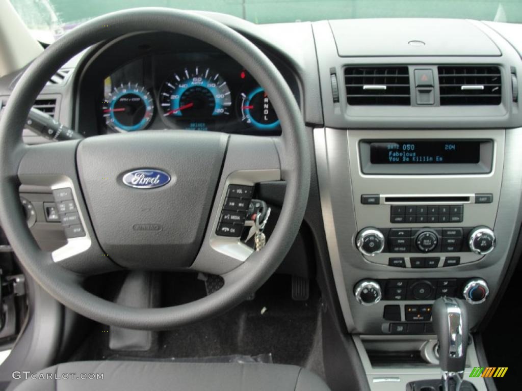 2011 Fusion SE - Sterling Grey Metallic / Charcoal Black photo #26