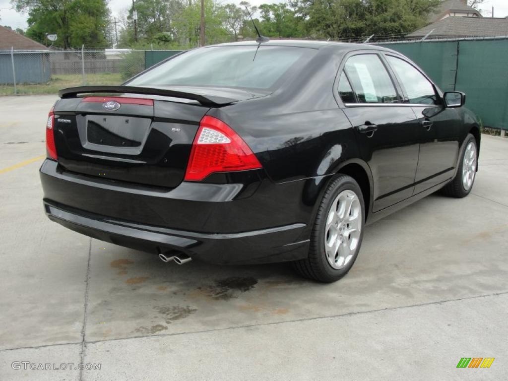 2011 Fusion SE - Tuxedo Black Metallic / Charcoal Black photo #3