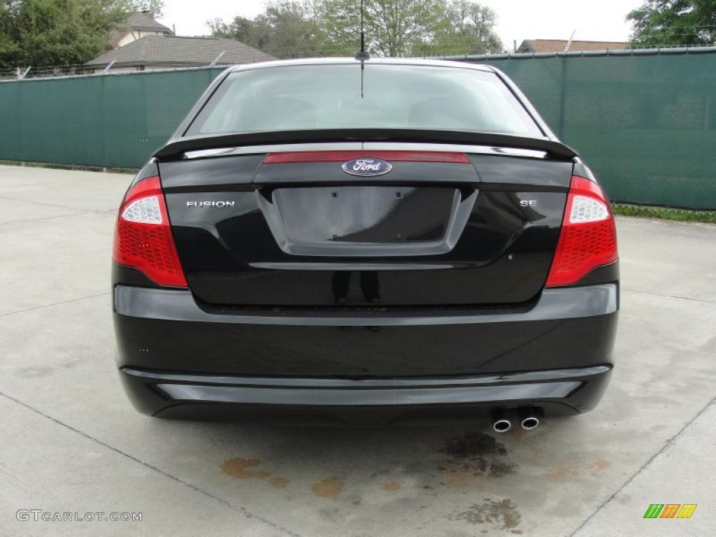 2011 Fusion SE - Tuxedo Black Metallic / Charcoal Black photo #4