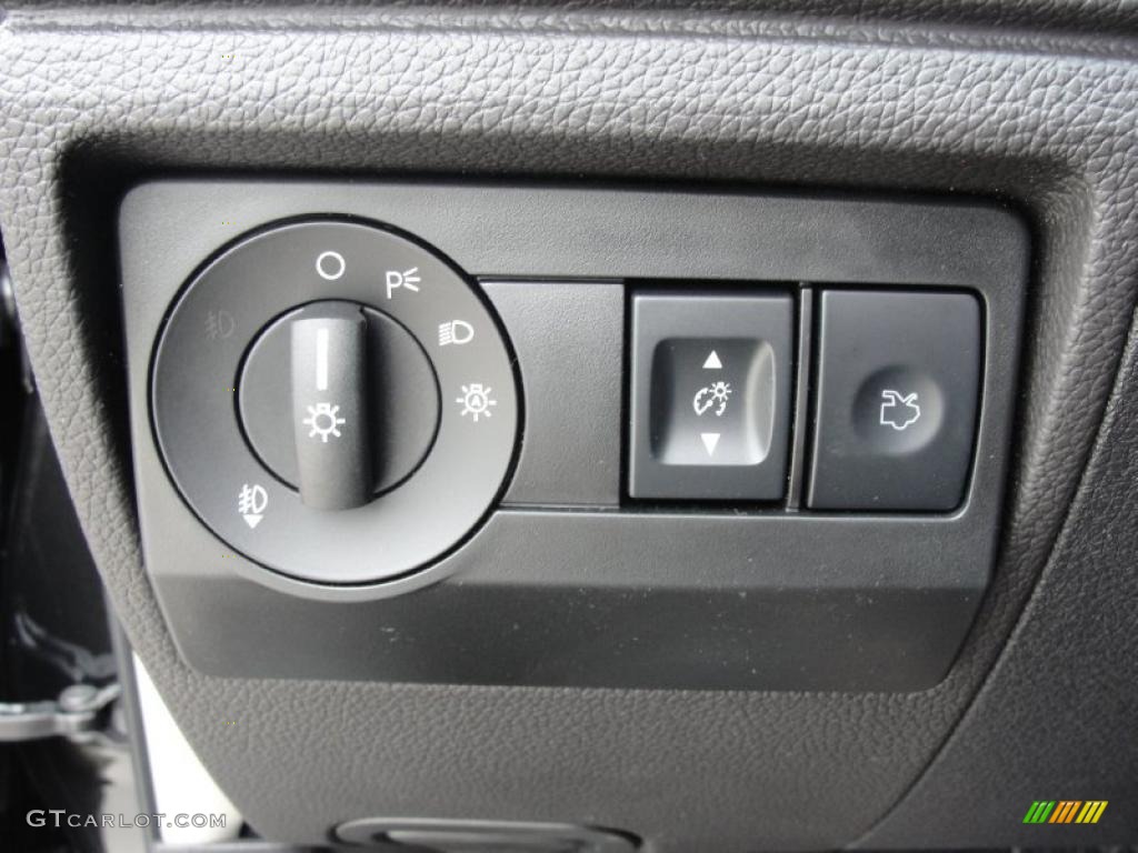 2011 Fusion SE - Tuxedo Black Metallic / Charcoal Black photo #35