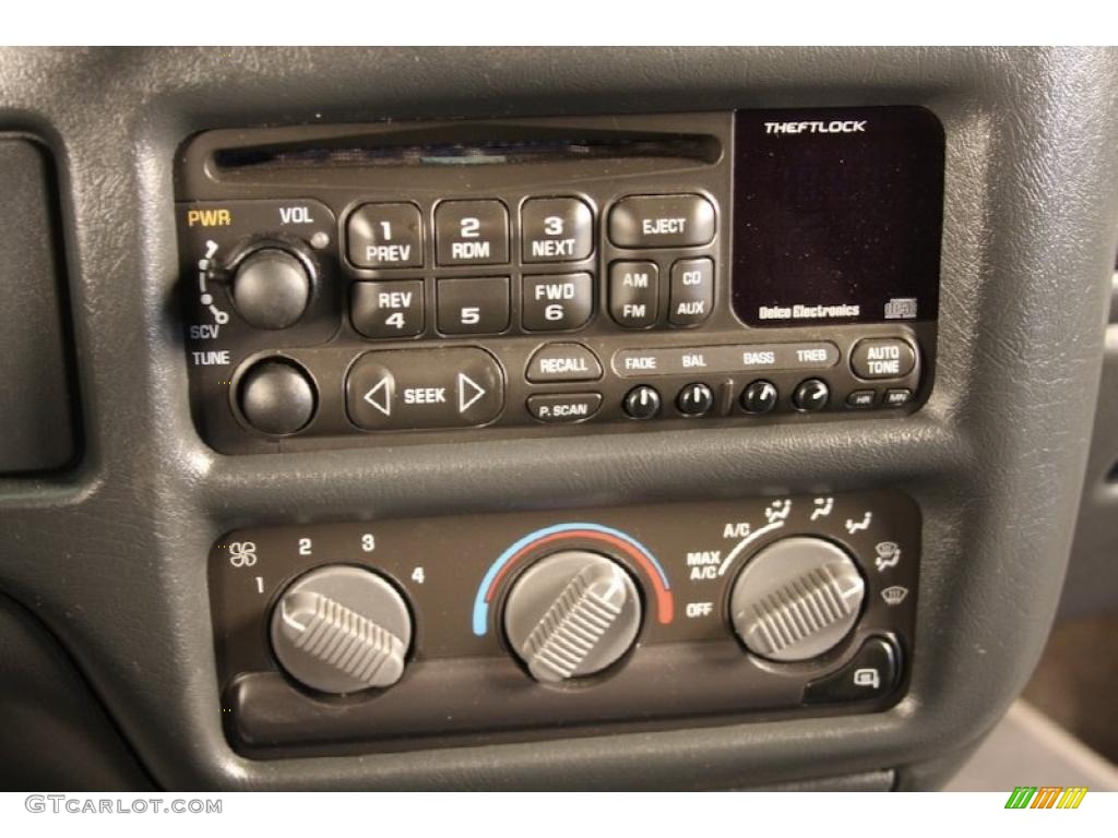 2002 Chevrolet S10 LS Crew Cab 4x4 Controls Photo #47261993