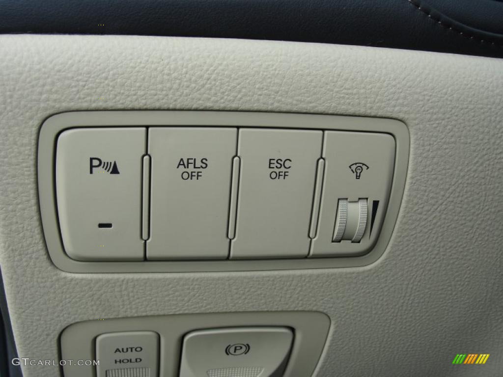 2011 Hyundai Genesis 4.6 Sedan Controls Photo #47262494
