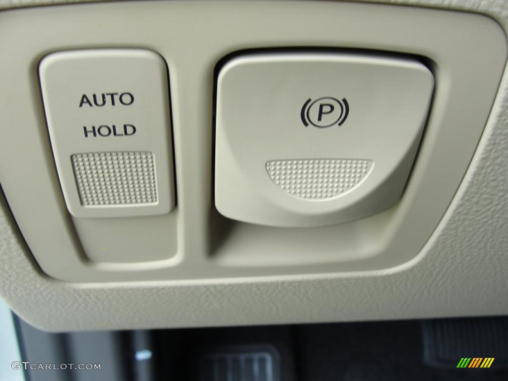 2011 Hyundai Genesis 4.6 Sedan Controls Photo #47262509