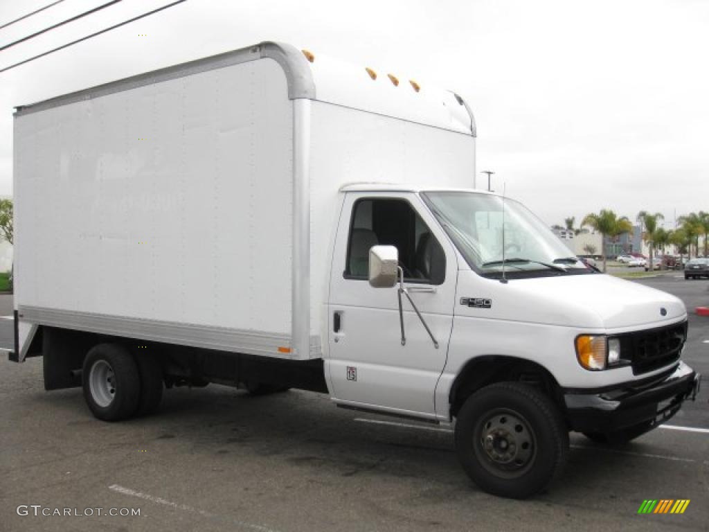 Oxford White 2002 Ford E Series Cutaway E450 Commercial Cargo Van Exterior Photo #47264606