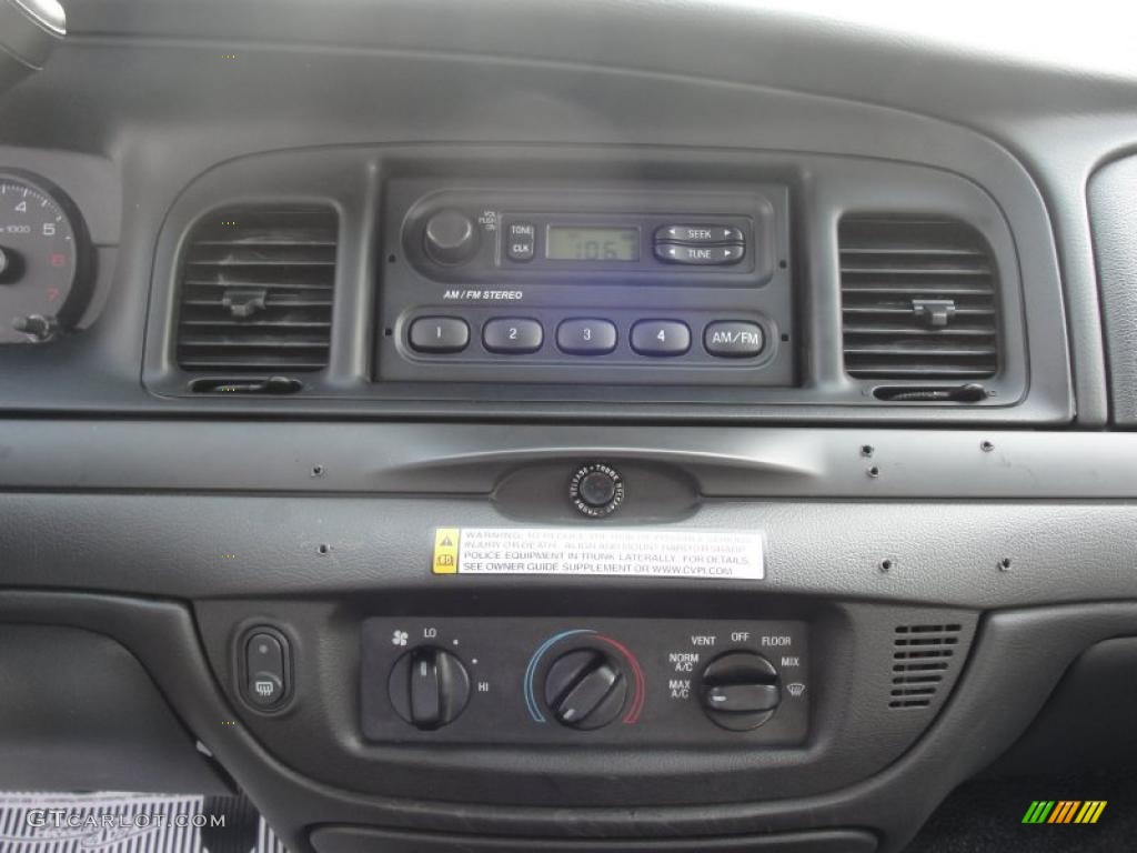 2007 Ford Crown Victoria Police Interceptor Controls Photo #47264837