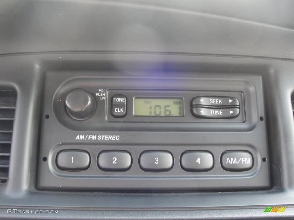 2007 Ford Crown Victoria Police Interceptor Controls Photo #47264849