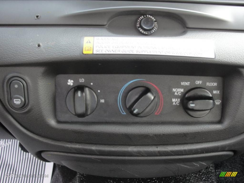 2007 Ford Crown Victoria Police Interceptor Controls Photo #47264864