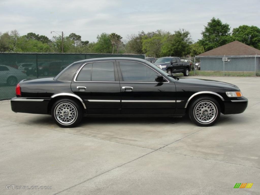 2001 Grand Marquis GS - Black Clearcoat / Light Graphite photo #2