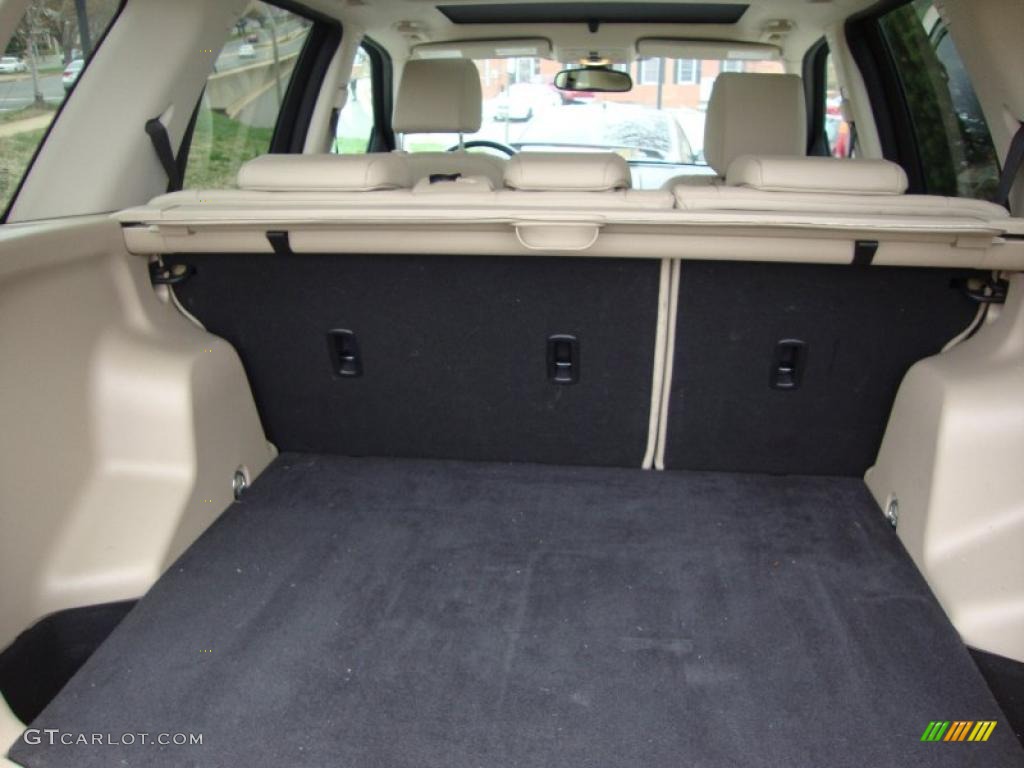 2009 Land Rover LR2 HSE Trunk Photo #47266211