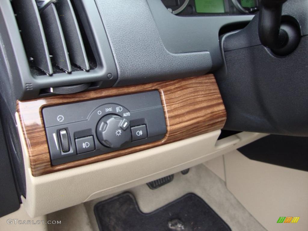 2009 Land Rover LR2 HSE Controls Photo #47266301