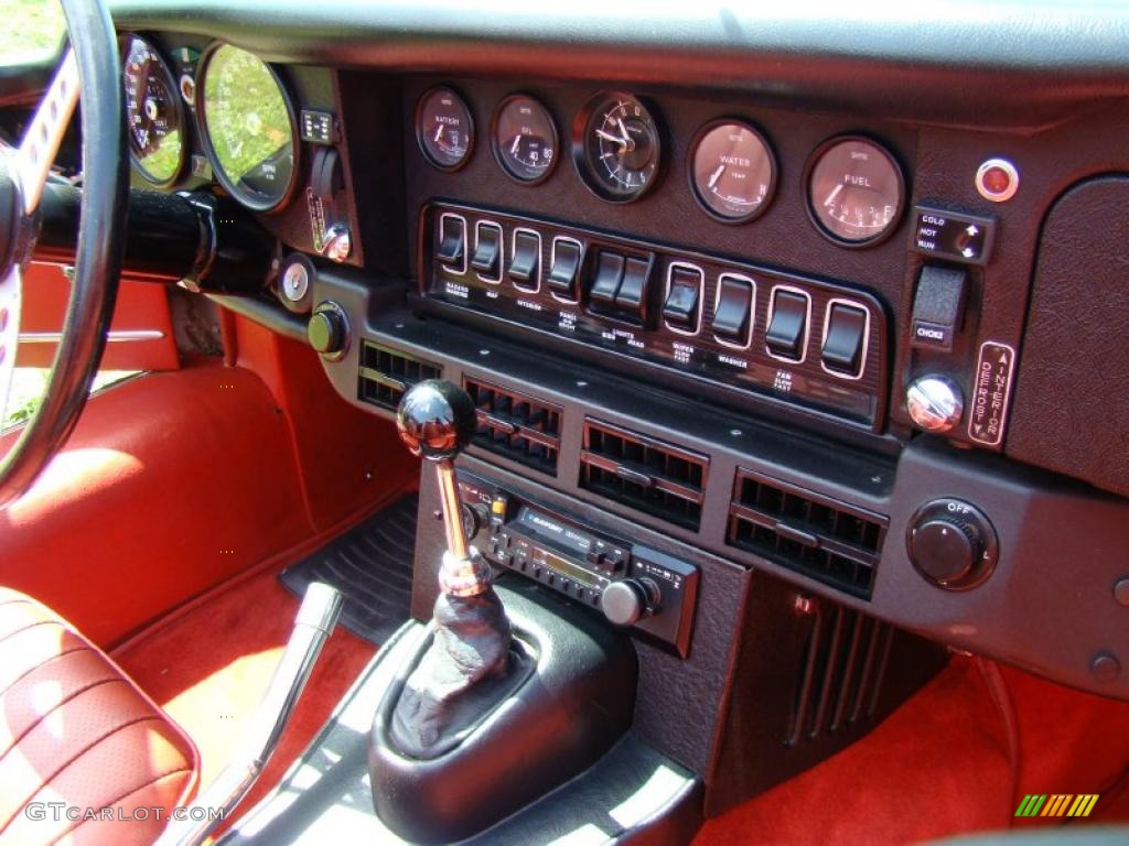 1974 Jaguar XKE Series III Controls Photo #47268671