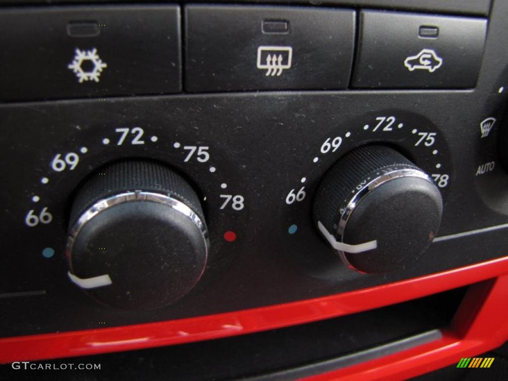 2006 Dodge Charger R/T Daytona Controls Photo #47269598