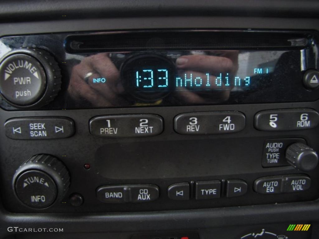 2006 Chevrolet Silverado 1500 LT Extended Cab Controls Photo #47270837