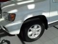 2000 Aspen White Pearl Glow Nissan Pathfinder LE  photo #3