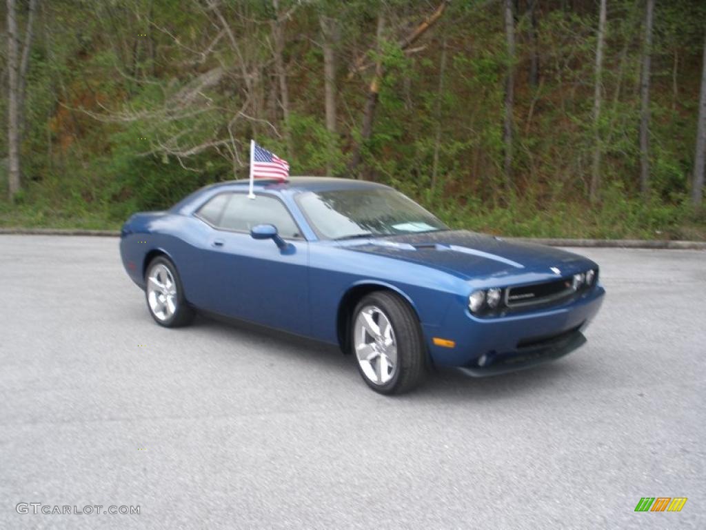 Deep Water Blue Pearl Coat Dodge Challenger