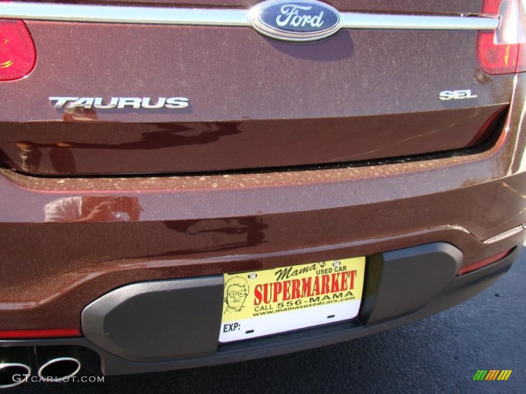2010 Ford Taurus SEL Marks and Logos Photos