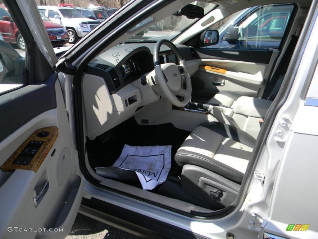 2008 Grand Cherokee Limited 4x4 - Bright Silver Metallic / Dark Slate Gray/Light Graystone photo #7