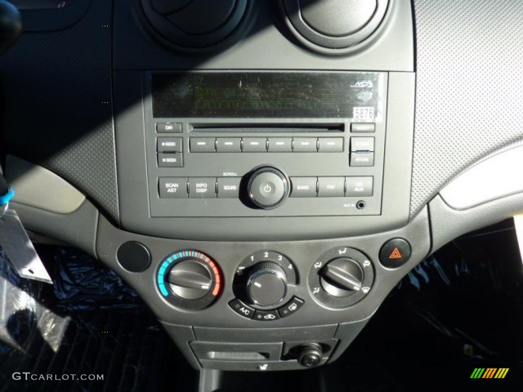 2011 Chevrolet Aveo Aveo5 LT Controls Photo #47280681