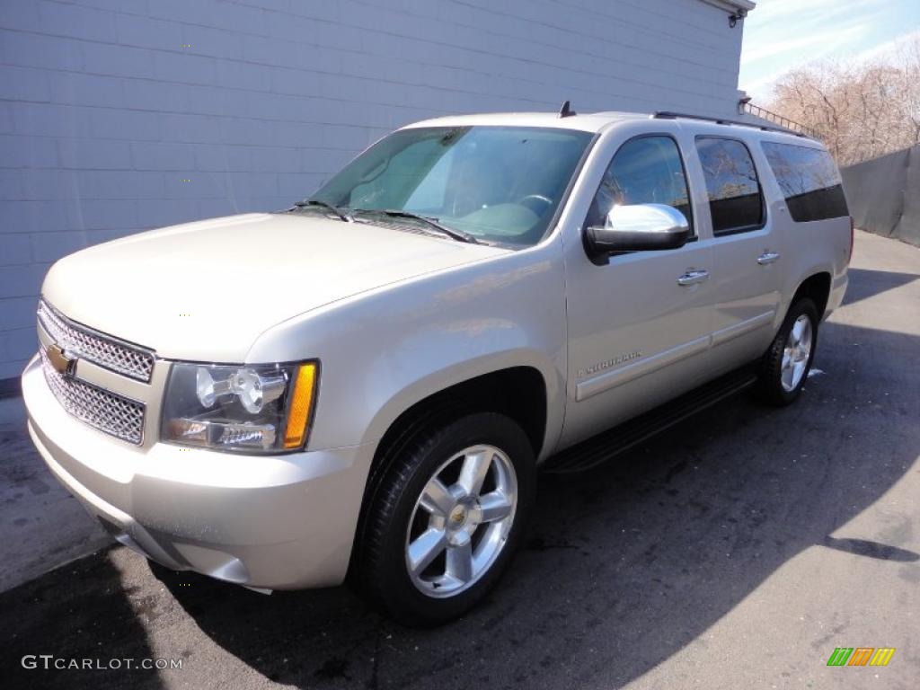 2007 Suburban 1500 LTZ 4x4 - Silver Birch Metallic / Ebony photo #1