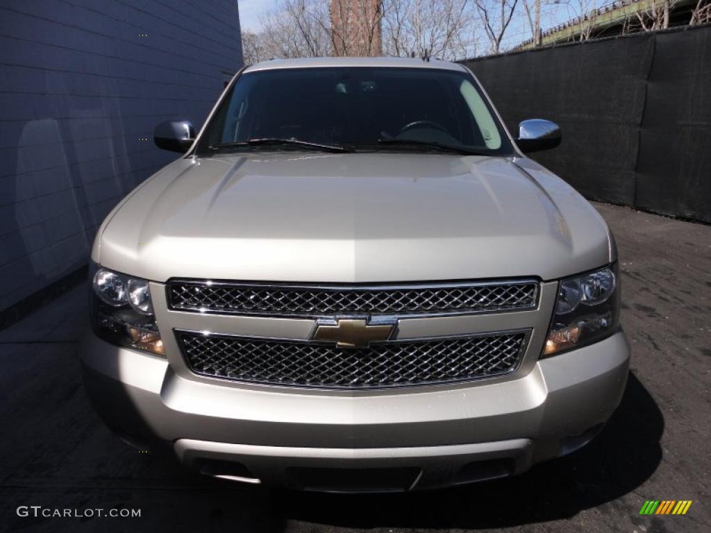 2007 Suburban 1500 LTZ 4x4 - Silver Birch Metallic / Ebony photo #2