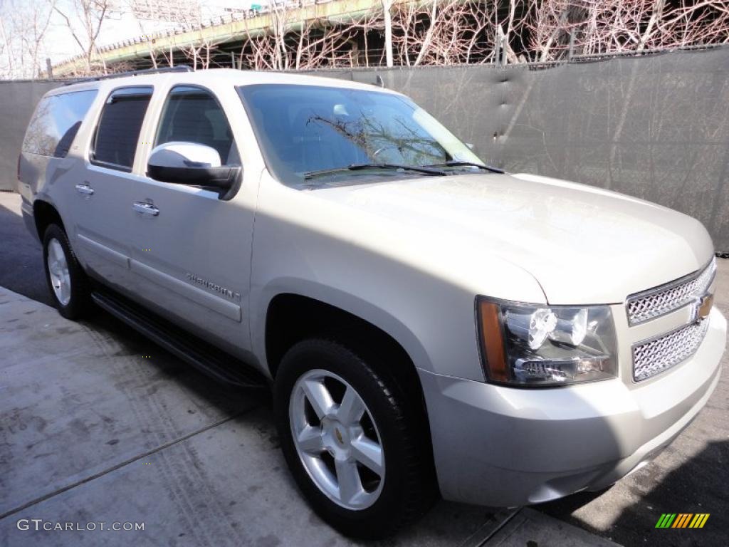 2007 Suburban 1500 LTZ 4x4 - Silver Birch Metallic / Ebony photo #3