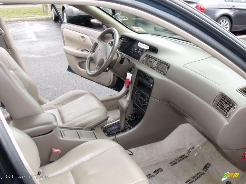 1997 Camry XLE - Classic Green Pearl / Beige photo #12
