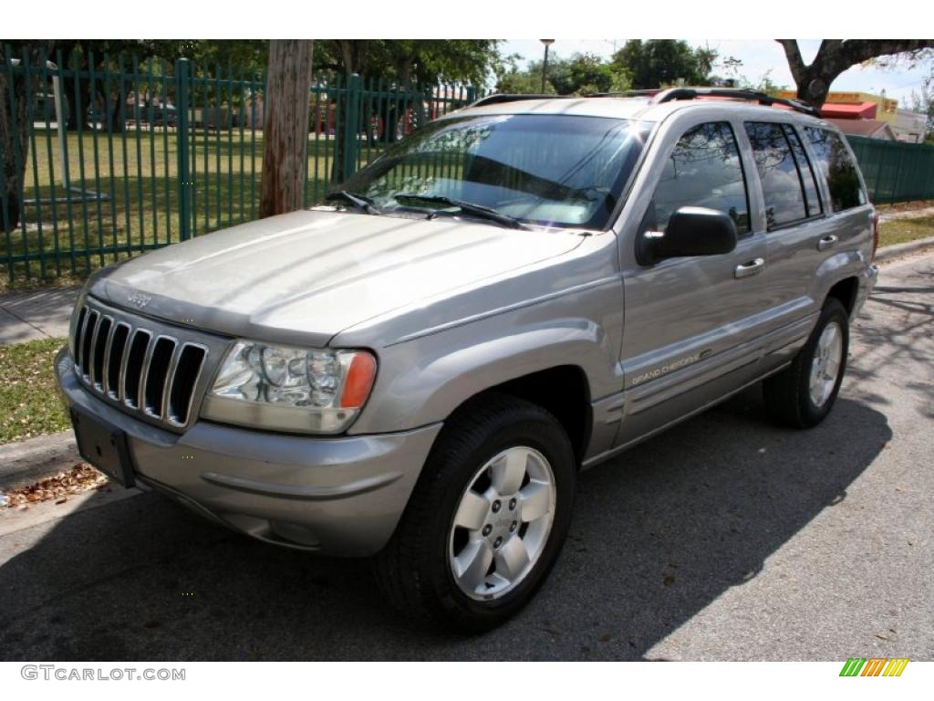 Silverstone Metallic Jeep Grand Cherokee