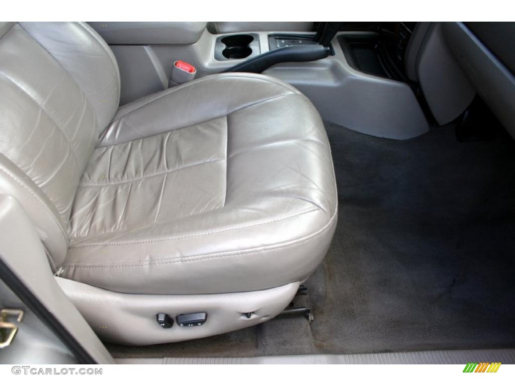 2001 Grand Cherokee Limited 4x4 - Silverstone Metallic / Agate/Light Taupe photo #32