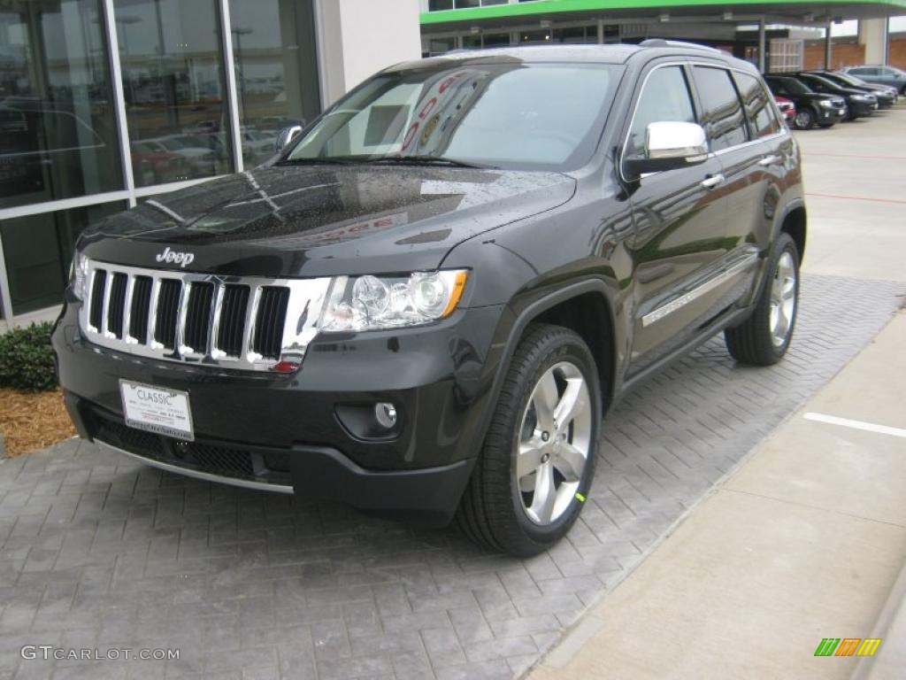 Brilliant Black Crystal Pearl Jeep Grand Cherokee