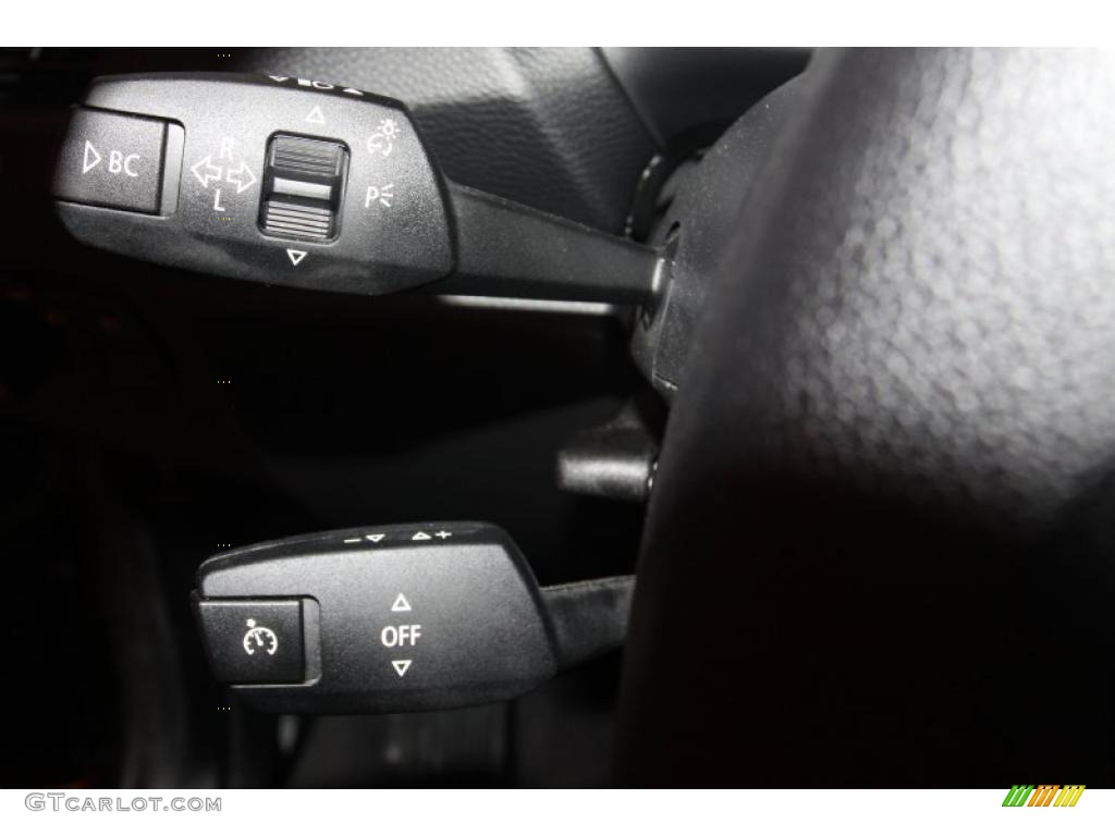 2009 BMW 1 Series 128i Coupe Controls Photo #47289429