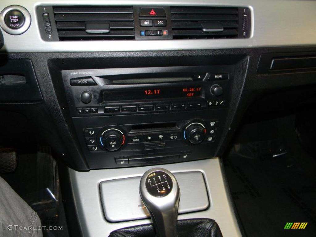 2006 BMW 3 Series 330i Sedan Controls Photo #47290542