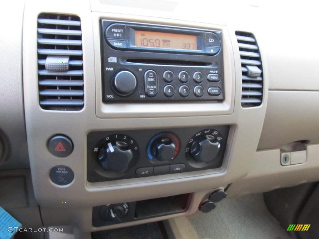 2007 Nissan Frontier SE King Cab 4x4 Controls Photo #47290707