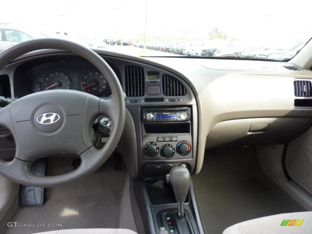 2005 Hyundai Elantra GLS Sedan Beige Dashboard Photo #47293580