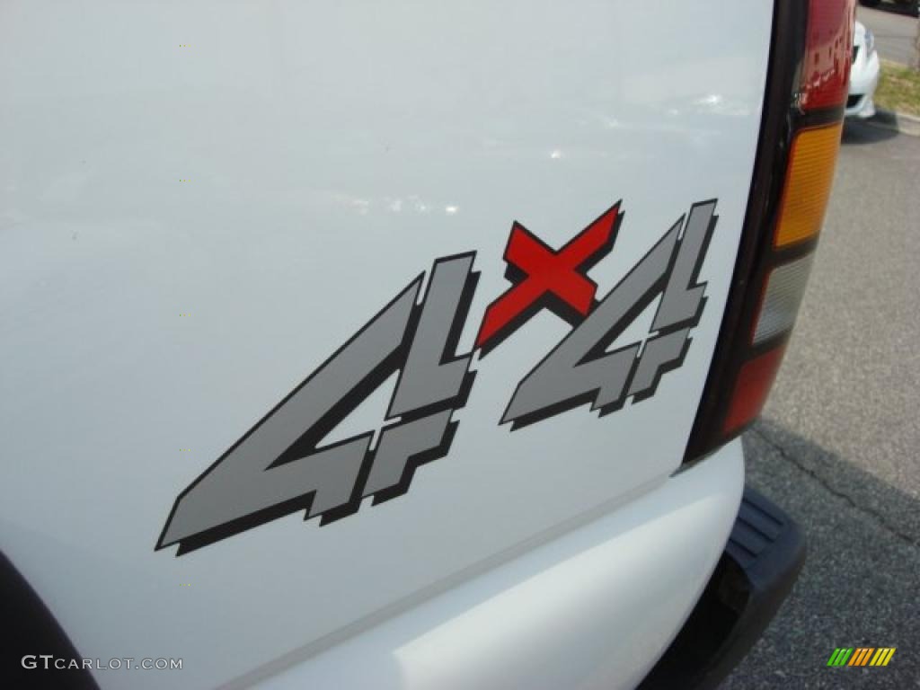 2006 GMC Sierra 2500HD SLE Crew Cab 4x4 Marks and Logos Photo #47294027