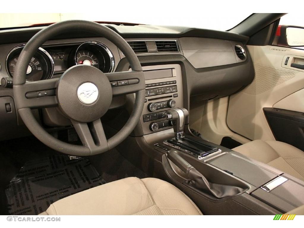 2010 Ford Mustang GT Convertible Steering Wheel Photos