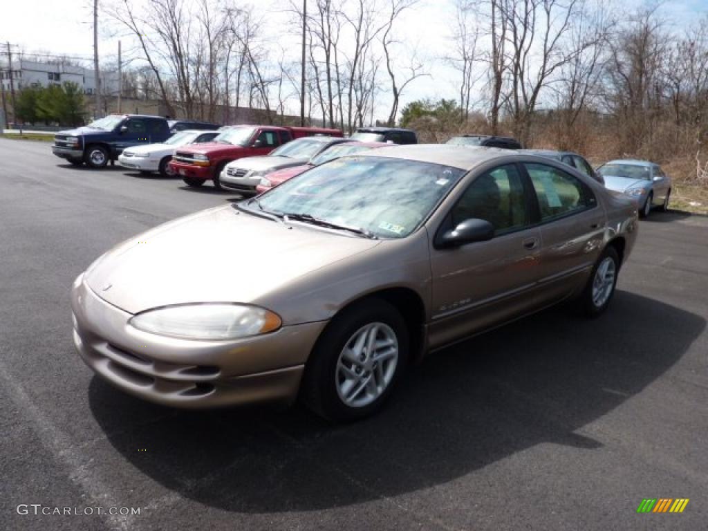 2001 Intrepid SE - Champagne Pearl / Sandstone photo #3