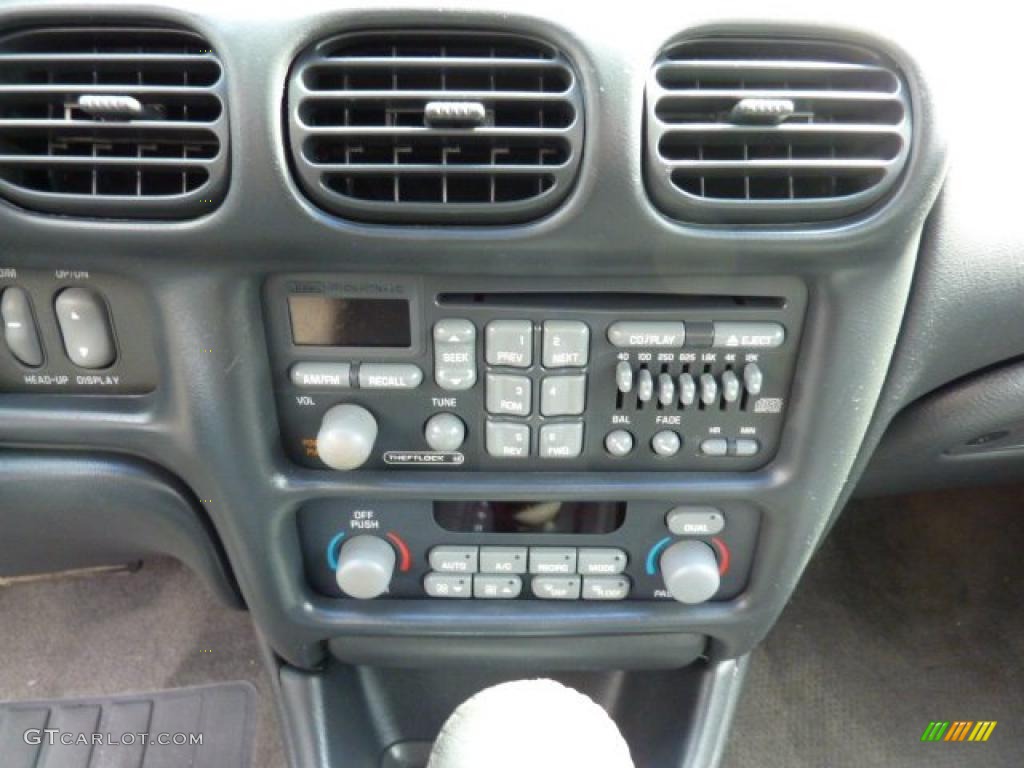 1999 Pontiac Grand Prix GT Sedan Controls Photo #47295692