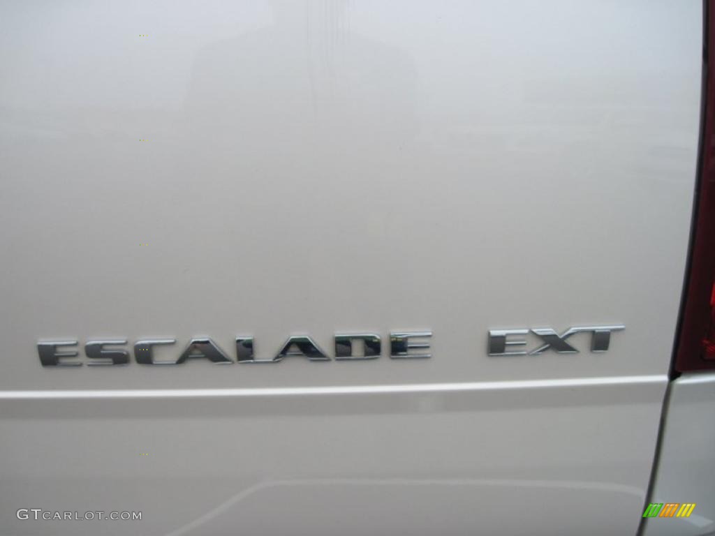 2004 Cadillac Escalade EXT AWD Marks and Logos Photo #47295782
