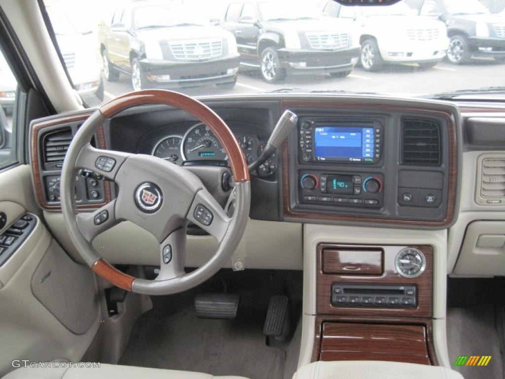 2004 Cadillac Escalade EXT AWD Dashboard Photos