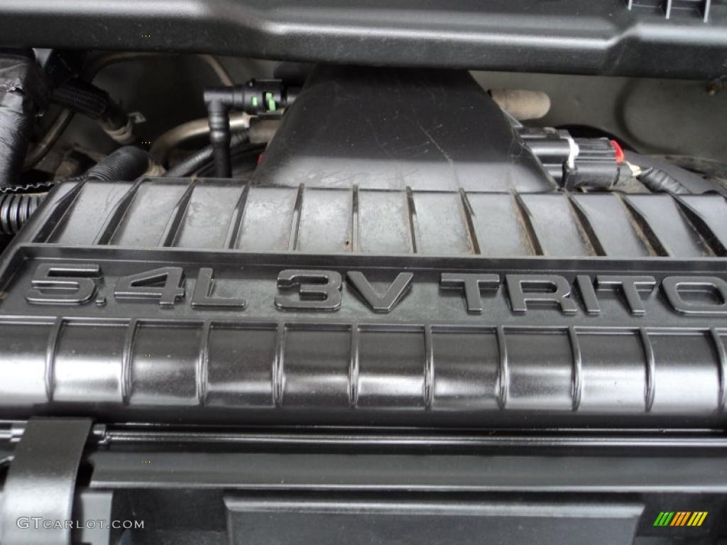 2005 Ford F350 Super Duty XL Regular Cab Chassis Engine Photos