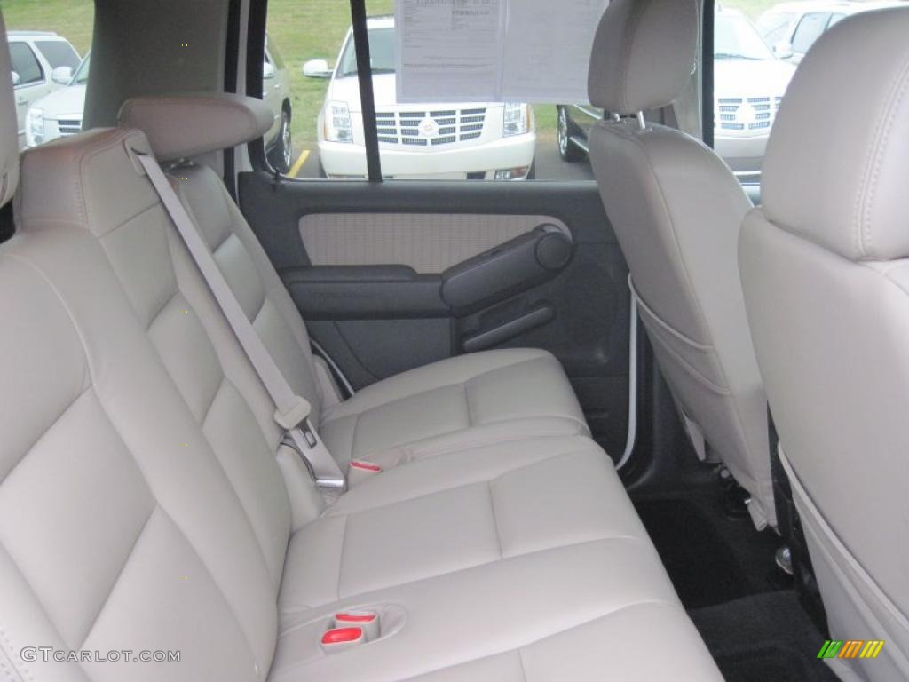 2008 Explorer XLT - White Suede / Black/Camel photo #16