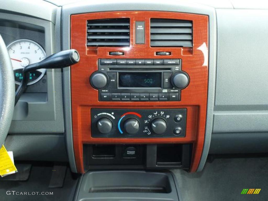 2005 Dodge Dakota SLT Quad Cab Controls Photo #47299652