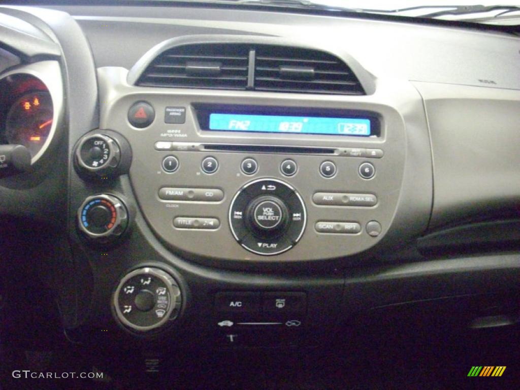 2009 Honda Fit Sport Controls Photo #47300546