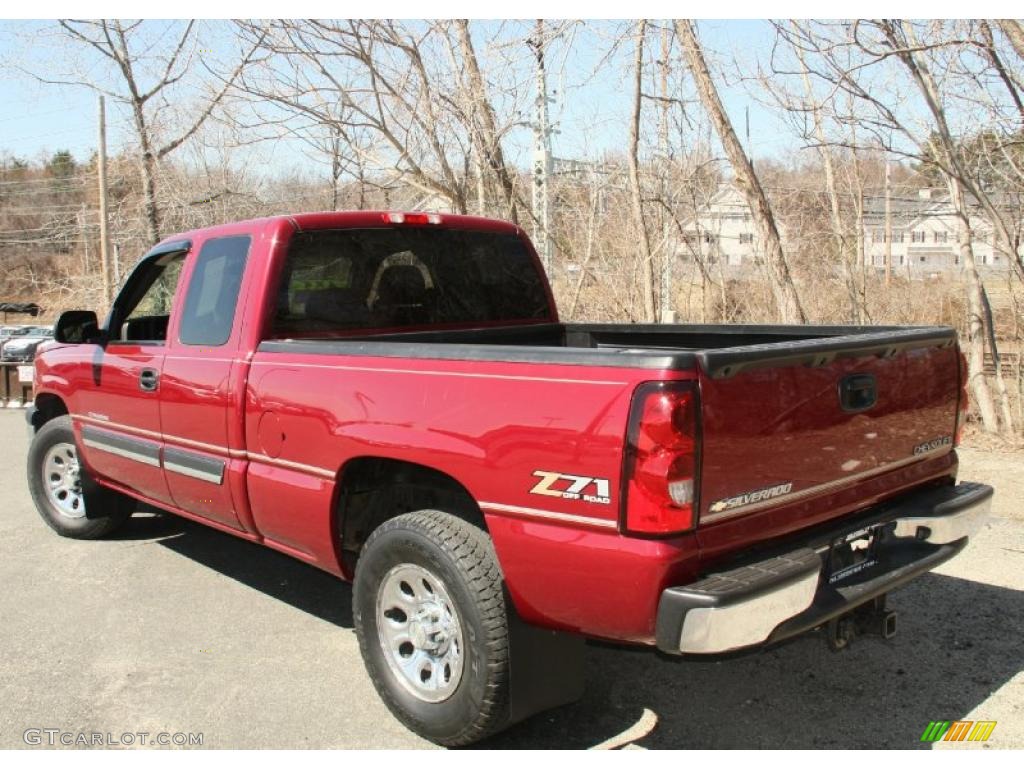 2005 Silverado 1500 Z71 Extended Cab 4x4 - Sport Red Metallic / Medium Gray photo #9