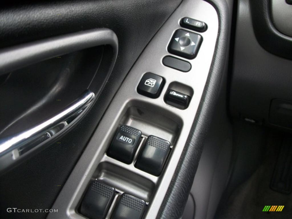 2004 Subaru Baja Sport Controls Photo #47301011