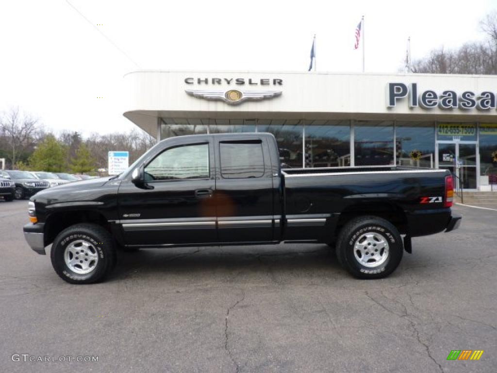 2002 Silverado 1500 LS Extended Cab 4x4 - Onyx Black / Graphite Gray photo #2