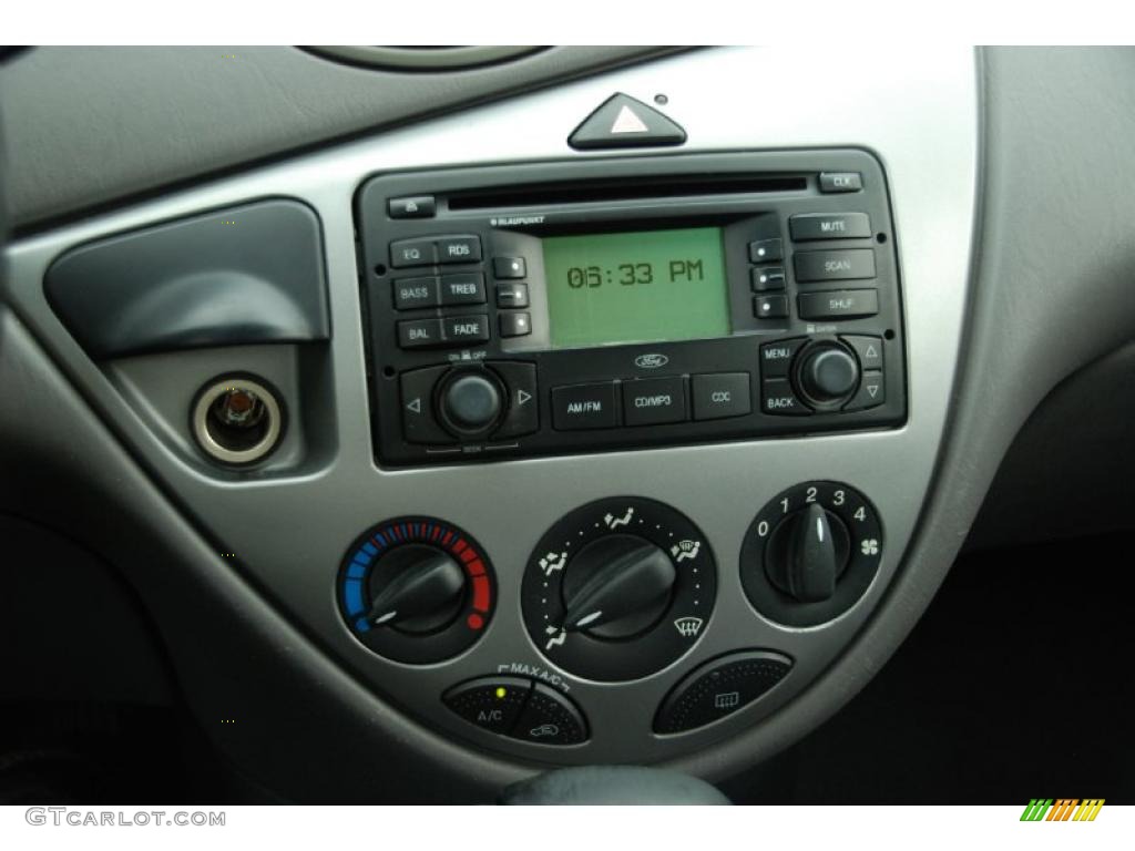 2003 Ford Focus ZX3 Coupe Controls Photo #47303327