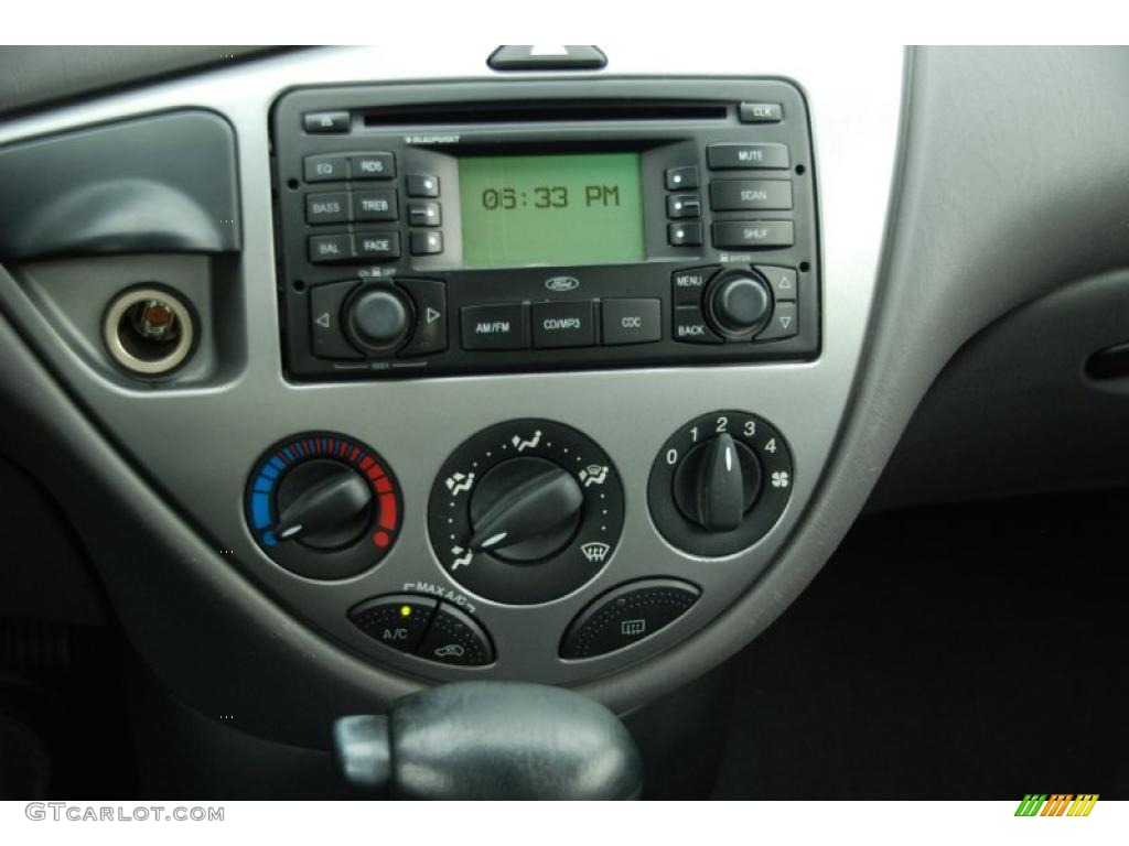 2003 Ford Focus ZX3 Coupe Controls Photo #47303342